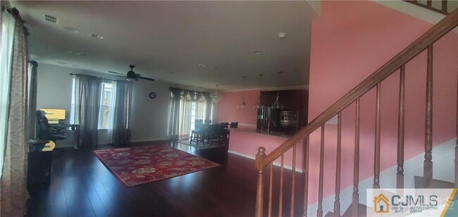 Building Photo - 20 Bauer Ln