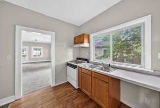Building Photo - 1622 S Twyckenham Dr