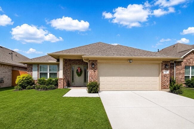 Building Photo - 2605 Golden Palms Ln