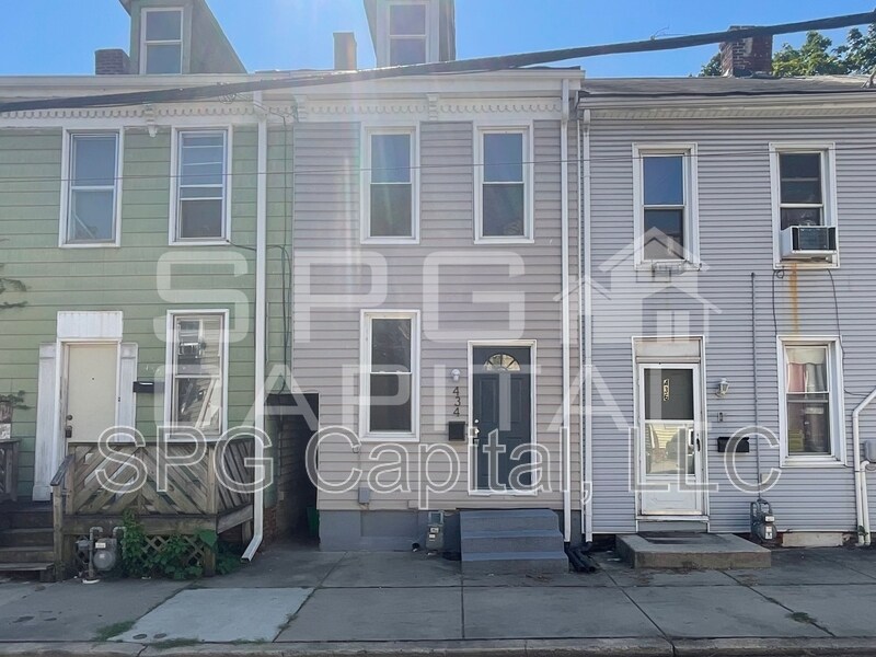 Foto principal - 434 W College Ave