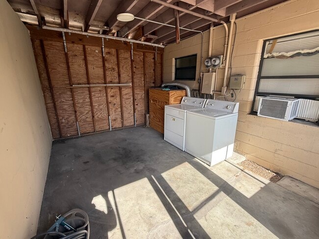 Building Photo - Queen Street Apartments