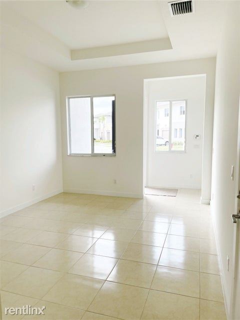 Building Photo - 3 br, 2.5 bath House - 340 Pioneer Way