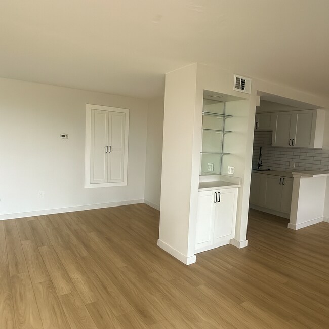 Foto del edificio - 8828 Pershing Dr