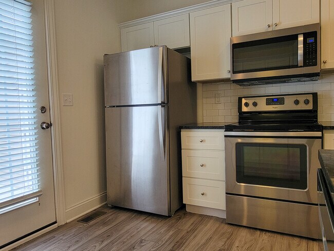 Foto del edificio - 642 Brentwood Dr