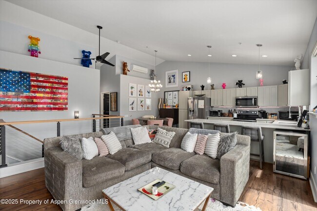 Foto del edificio - 712 Evans Ct