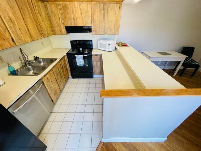 Building Photo - 544 Springdale Cir