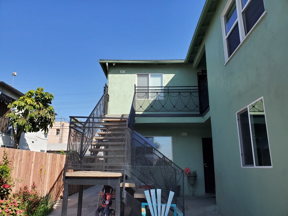 Primary Photo - 947 Leonard Pl
