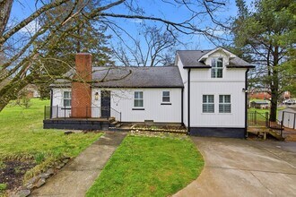 Building Photo - 613 Pearson Springs Rd