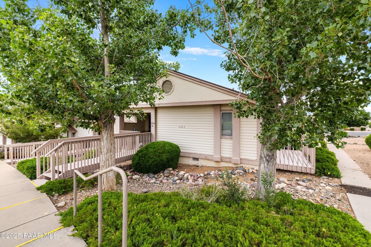 Foto principal - 3171 Shoshone Dr