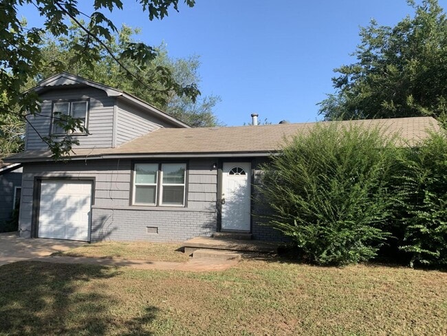 Building Photo - 933 N Locust Ln