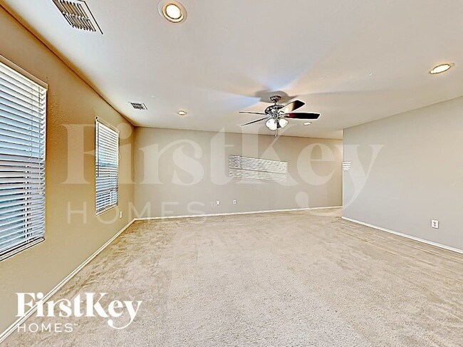Foto del edificio - 6933 Meadow Way Ln