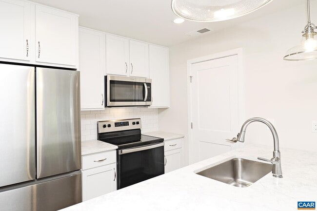 Building Photo - 956 Belvedere Way