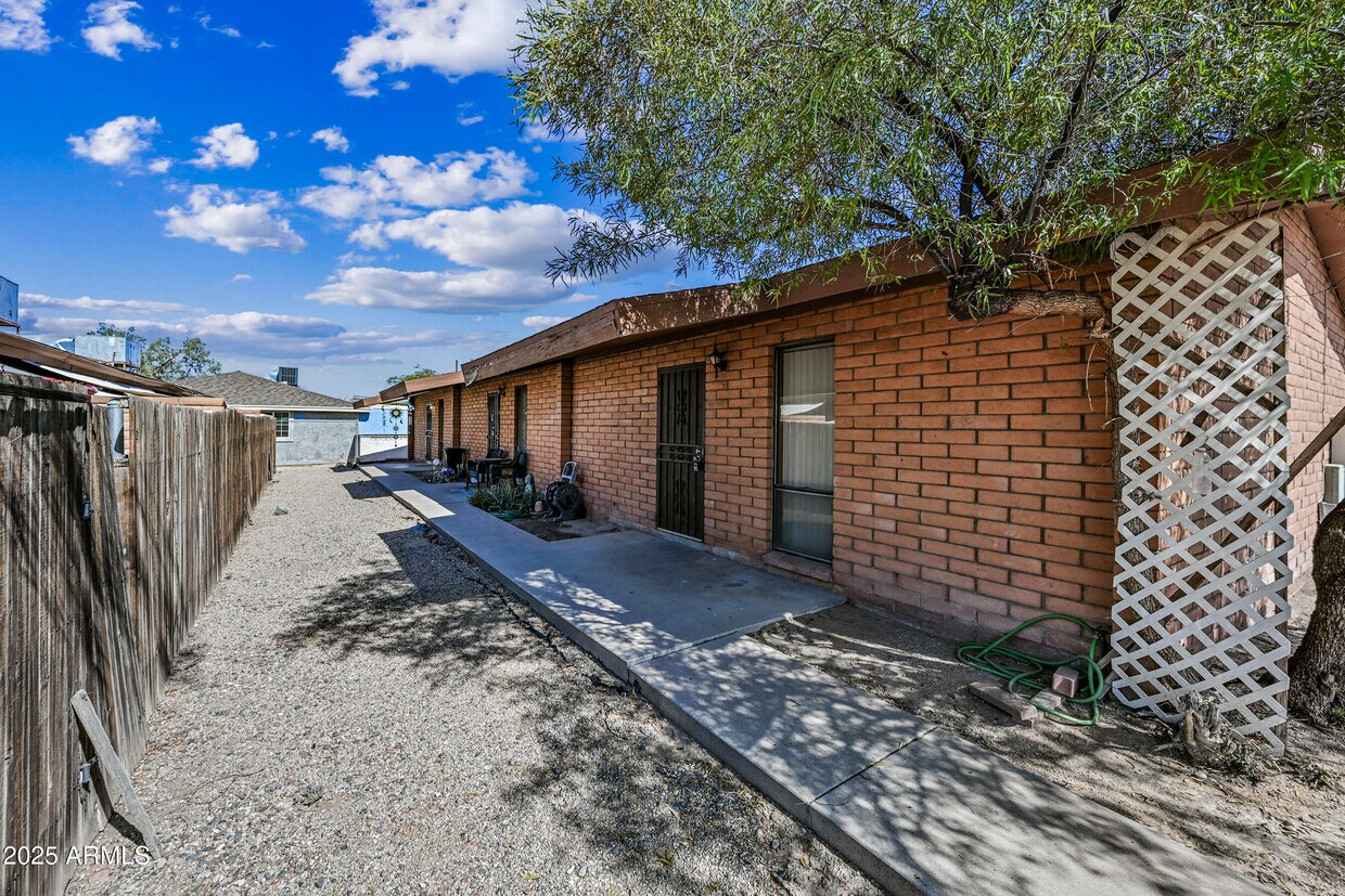 Foto principal - 721 E Fremont Rd