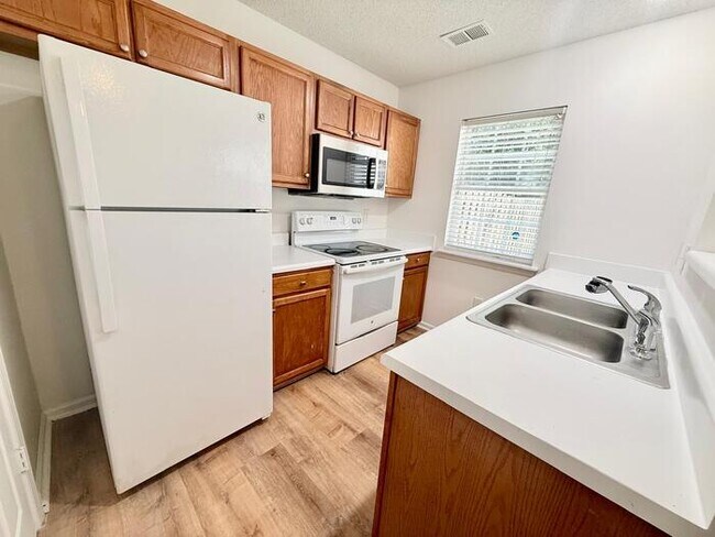 Foto del edificio - 15536 Asterwind Ct