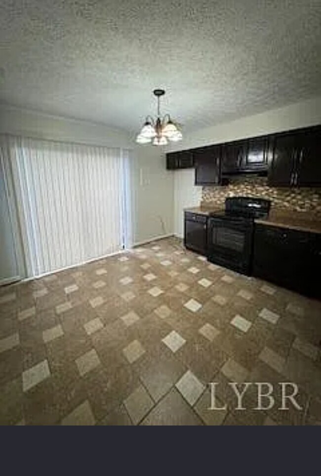 Foto del edificio - 8022 Timberlake Rd