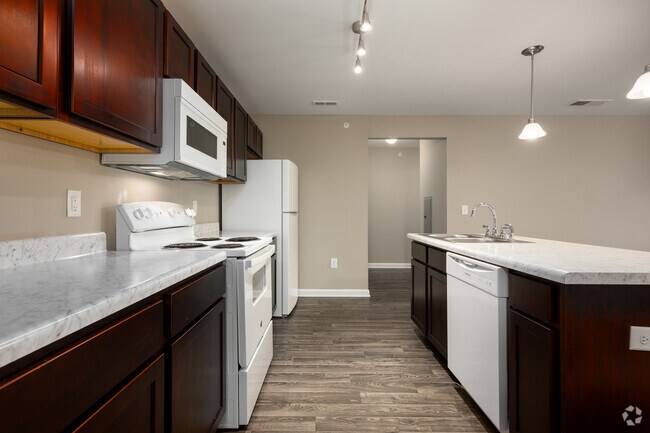2 habitaciones, 2 baños, balcón - 1184 pies cuadrados - Cocina - Woodland Heights of Greensboro