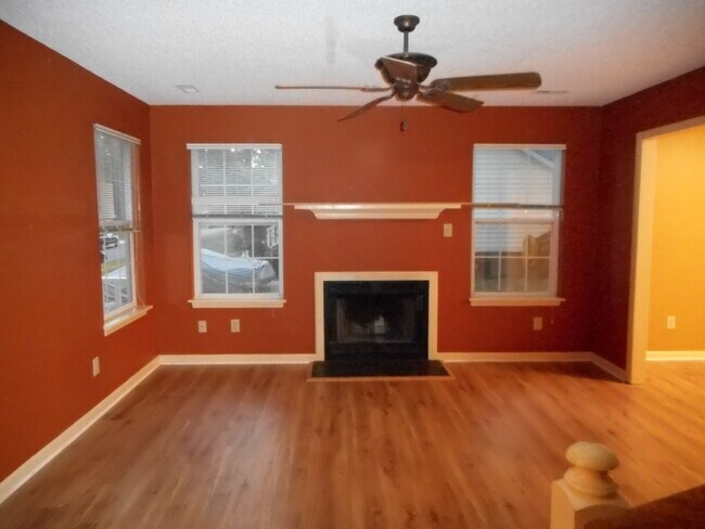 Foto del edificio - 3113 Olde Birch Dr