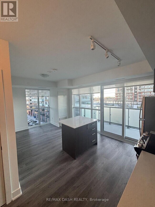 Photo du bâtiment - 2545-2545 Simcoe St N