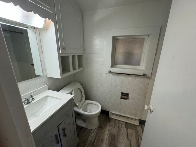 Foto del edificio - Updated 3BR Home with Large Yard & Long Driveway – Moline