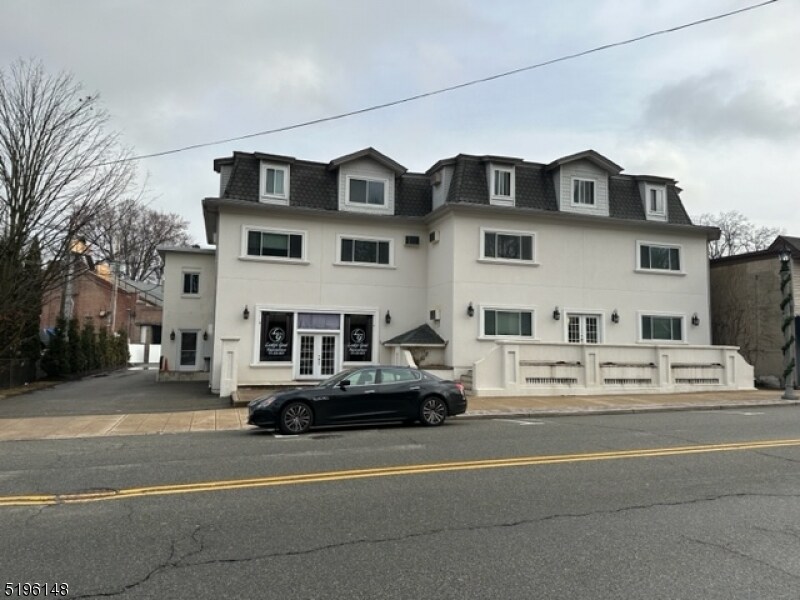 Primary Photo - 234 Main St