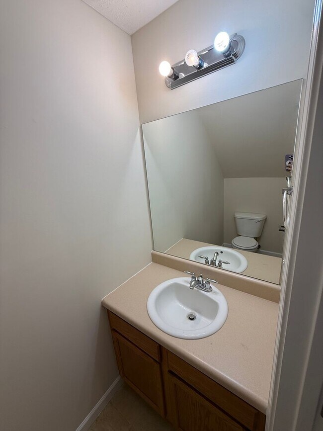 Foto del edificio - Spacious 4 bedroom 2.5 bath home in North Knoxville