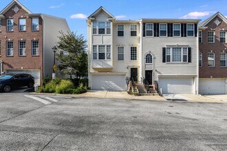 Building Photo - 7742 Valley Oak Dr