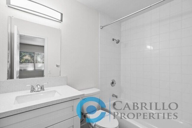 Foto del edificio - 1016 Hornblend St