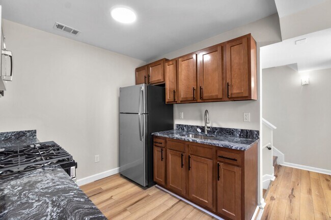 Foto del edificio - 2027 E Baltimore St