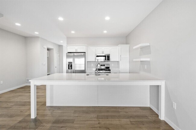 Foto del edificio - 624 Catherine Dr