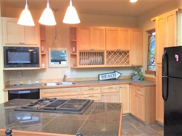 Foto del edificio - 3420C NW Oceanview Dr