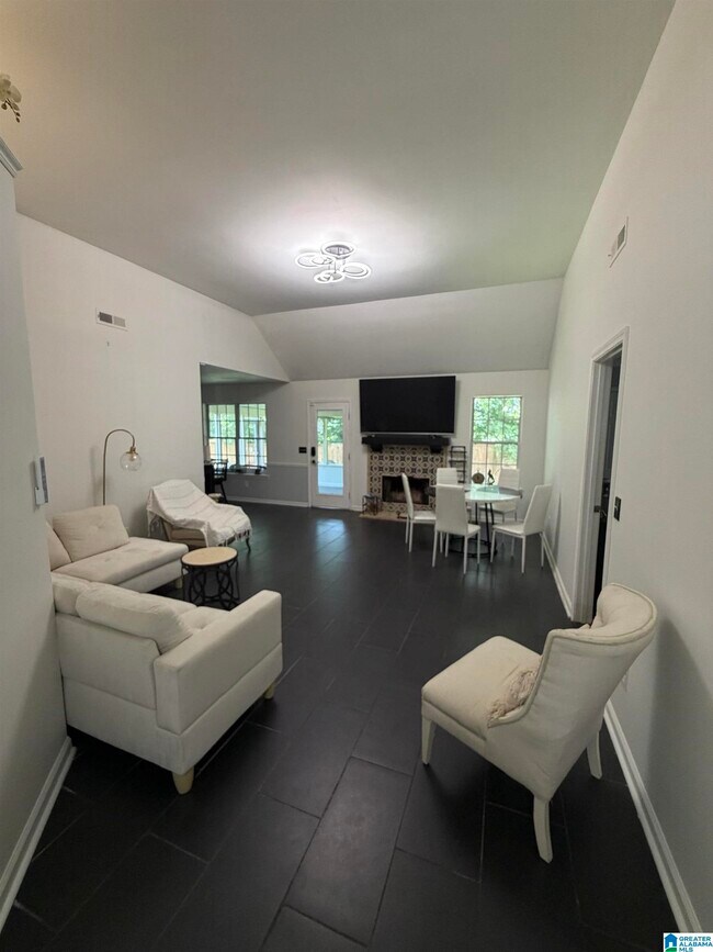 Foto del edificio - 8012 Rockhampton Cir