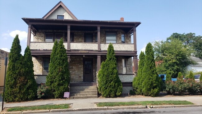 Building Photo - 630 Grace St