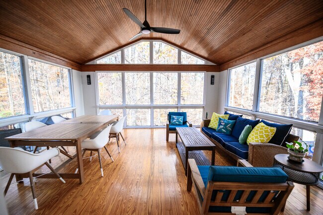 Foto del edificio - 211 Cates Farm Rd