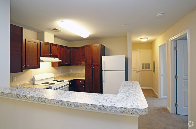 2BR, 2BA - 1072sf- Kitchen - Granite Falls