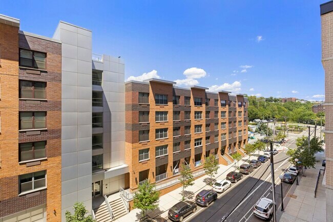 Building Photo - 700 1st St