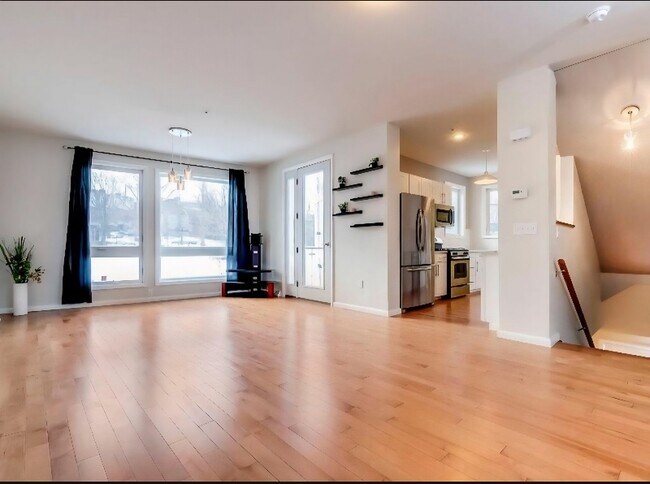 Foto del edificio - 3647 Penn Ave