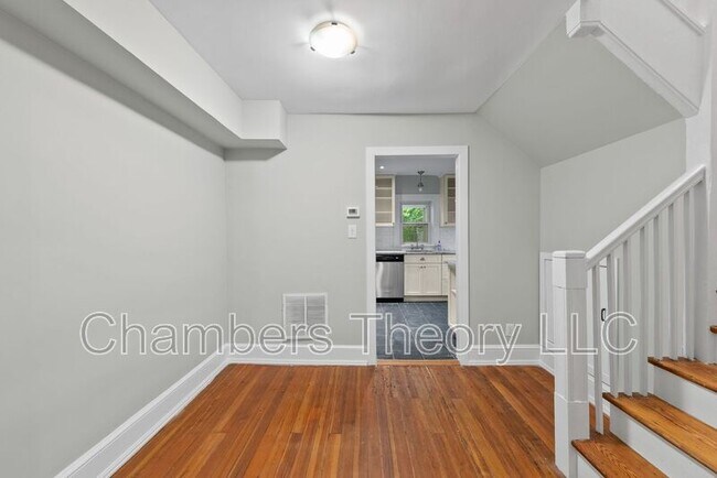 Building Photo - 624 N Alfred St