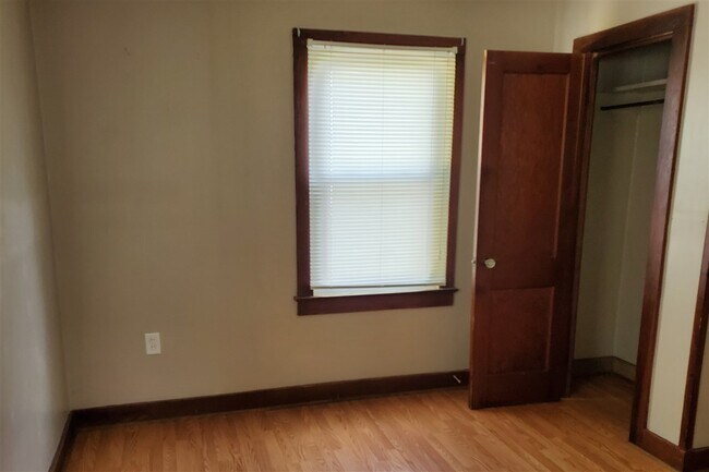 Foto del edificio - 718 Claire Ave