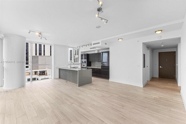 Building Photo - 1080 Brickell Ave