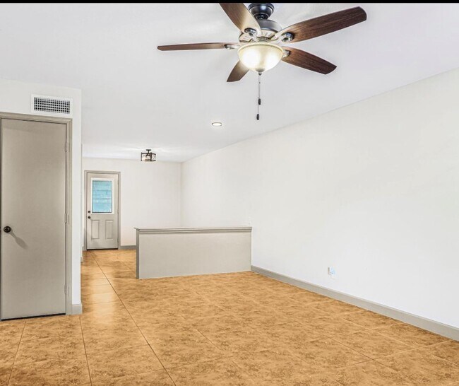 Foto del edificio - 4410 T C Jester Blvd
