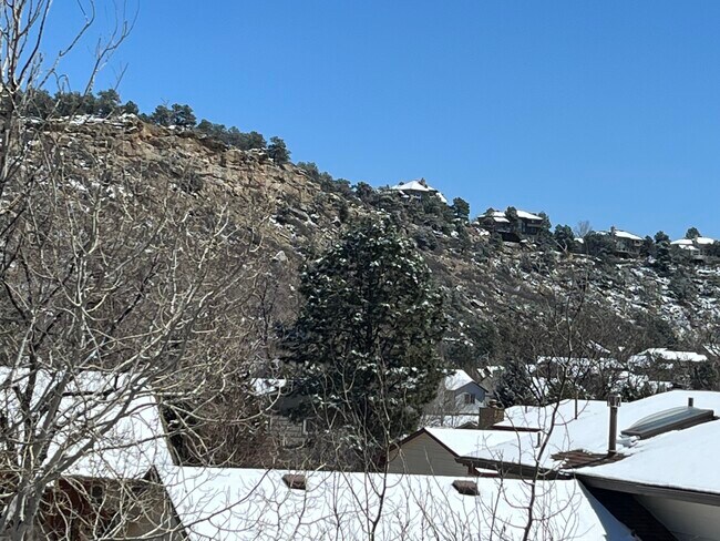 Foto del edificio - 5303 Meadowgreen Dr