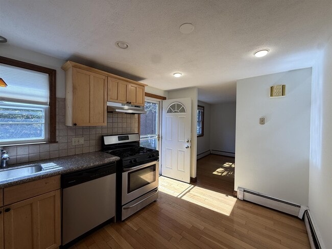 Building Photo - 22 Saville St