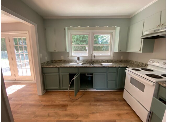 Building Photo - 3 BR/2BA | Newly Renovated Single Family Home | 1-Car Covered Parking | Large  backyard!