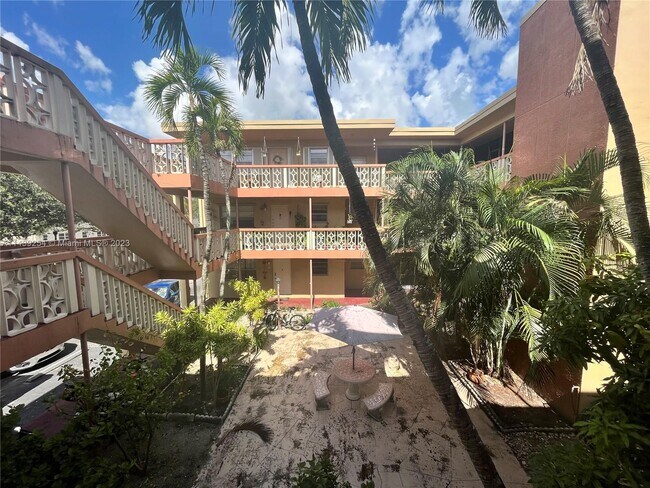 Foto del edificio - 1943 Monroe St