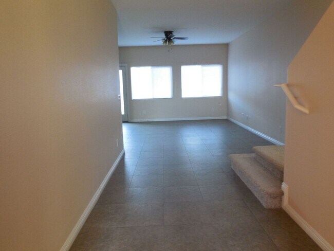 Foto del edificio - Spacious House w/Tons of Storage,Tile & Wo...