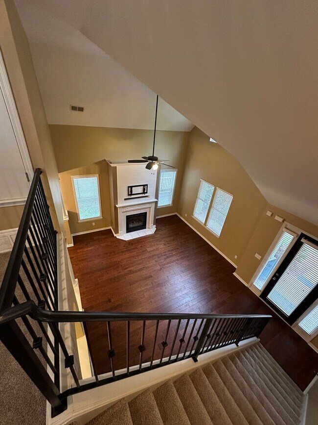 Building Photo - Completely fresh 3 bd 2.5 bath on Island Pet allowed with owner approval. All appliances included...