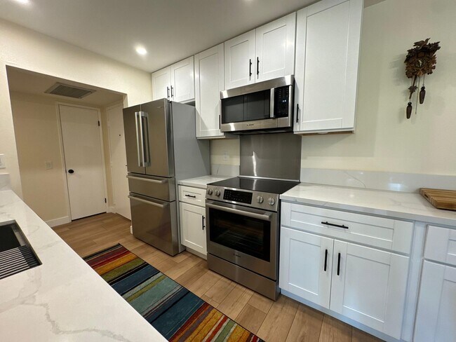 Foto del edificio - Move in ready Condo!