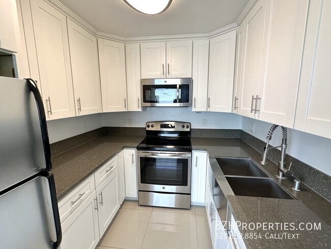 Building Photo - Newly Renovated 1Bedroom 1Bathroom In Prim...
