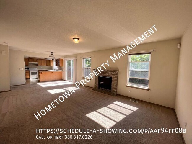 Foto del edificio - Large 3 bedroom with AC and Bonus Room!  A...