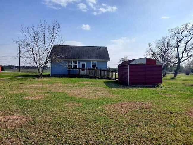 Building Photo - 2739 Lawrence Rd